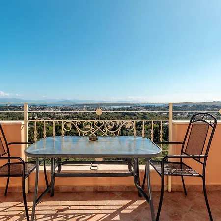 Saint John, By Estia فيلة